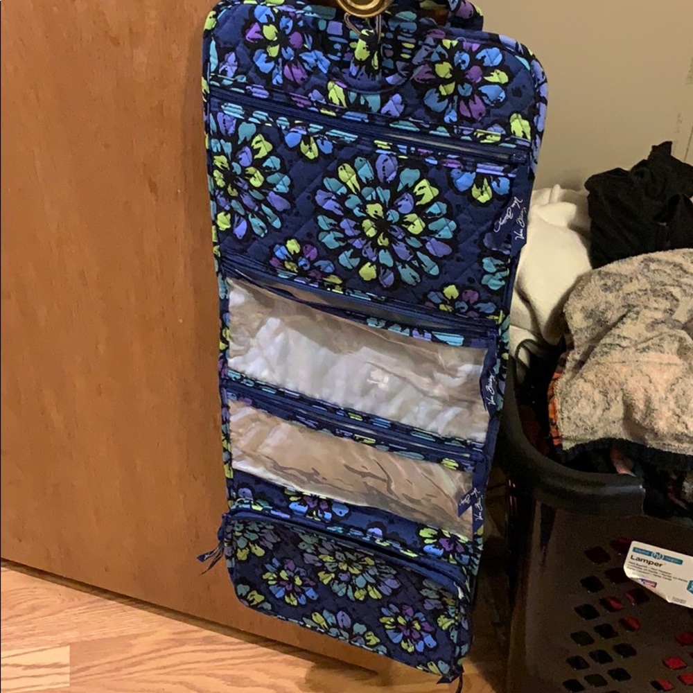 Travel cosmetic bag